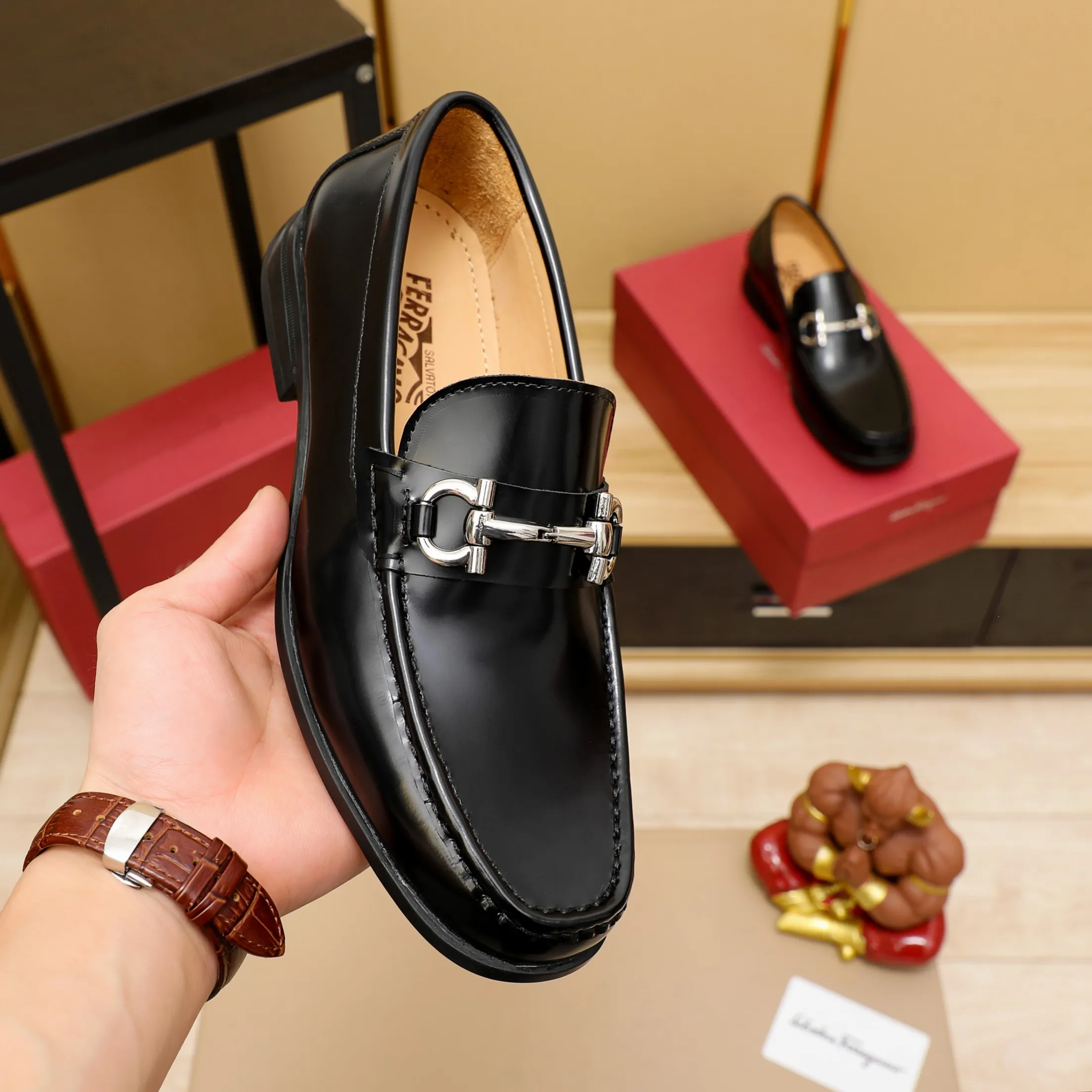 Men's clothing and shoes 💰460 🔥Ferragamo's new men's casual slip-on shoes🇨🇳Official website original 1:1 mold opening, original quality💯Fine workmanship, high-end luxury☘The upper is made of imported Italian first-layer cowhide🌴Luxury🐂leather lining🍓Rubber wear-resistant and non-slip outsole, breathable and comfortable to wear🍍The first choice for high-end men, black, size 38-45